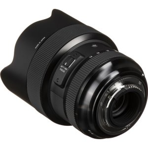 Sigma 14-24mm f//2.8 DG HSM Art Lens for Nikon F
